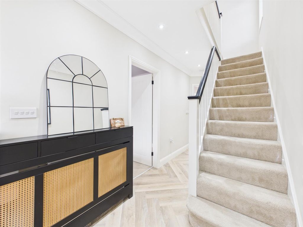 Property photo 3 of 24