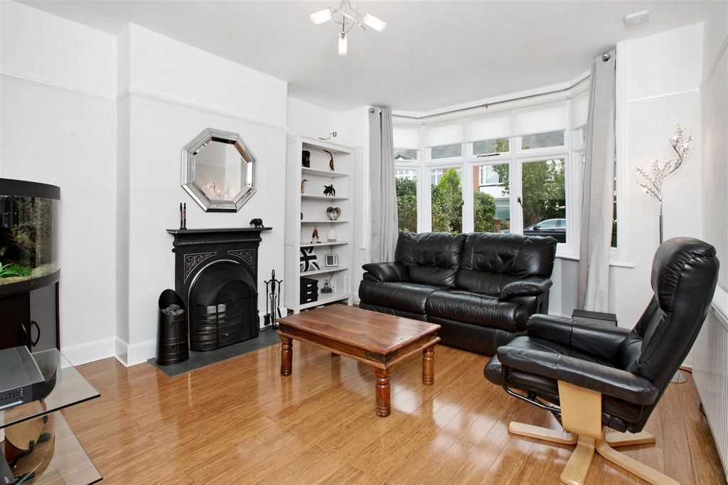 Property photo 3 of 14 Lounge