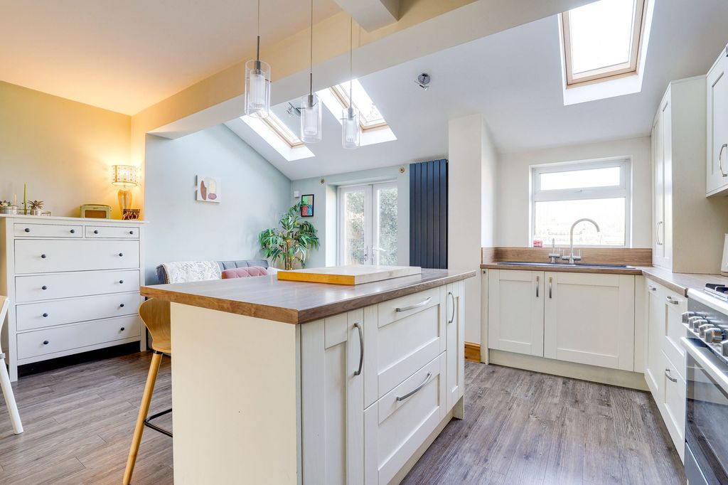 Property photo 2 of 23