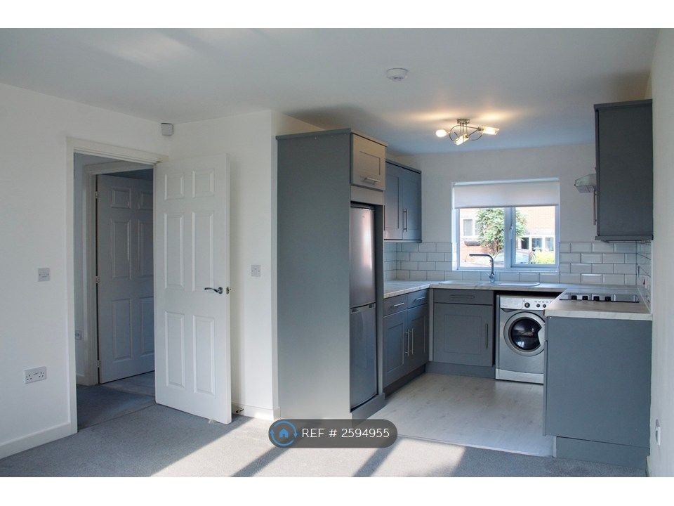 Property photo 1 of 8 Kitchen/ Living Area