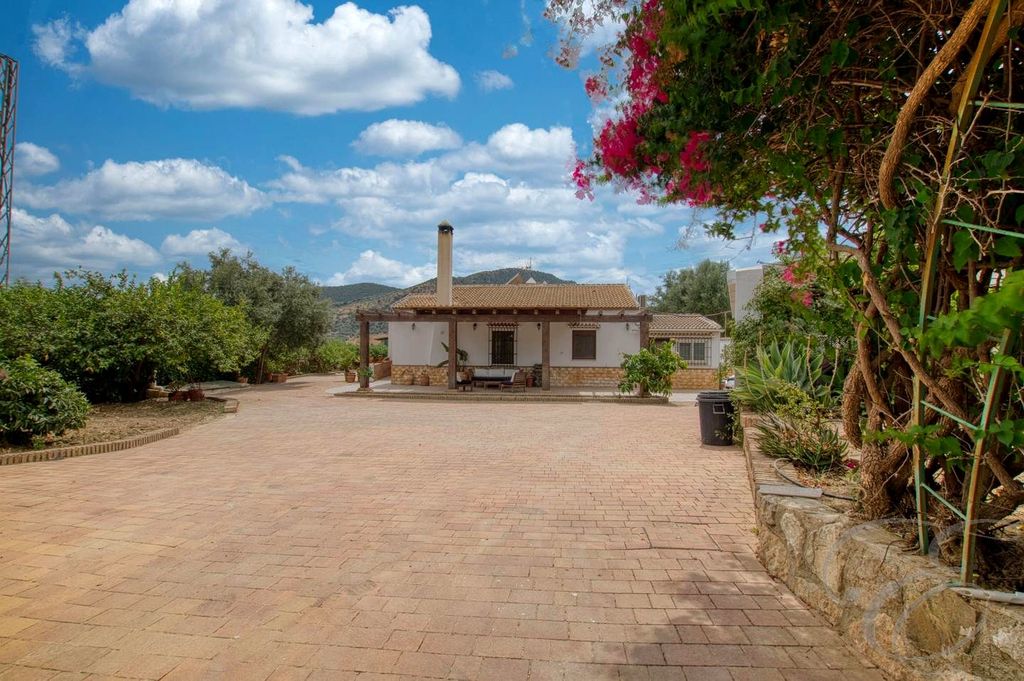 Property photo 2 of 24