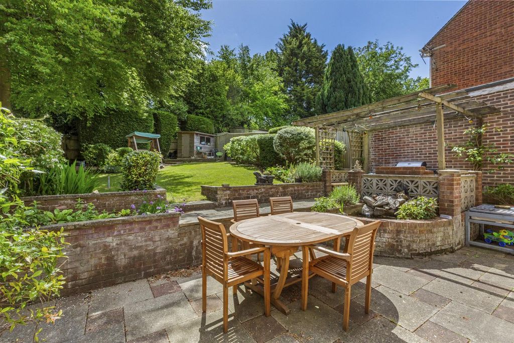 Property photo 2 of 18 3 Sabina Close, Hp12 3Hf-2.Jpg