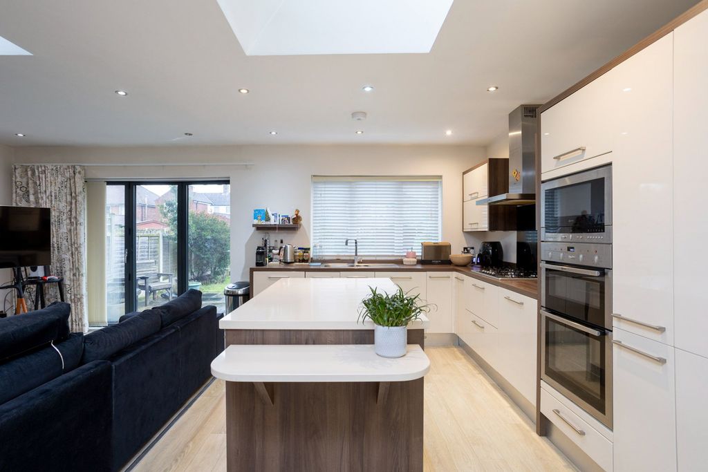 Property photo 3 of 21