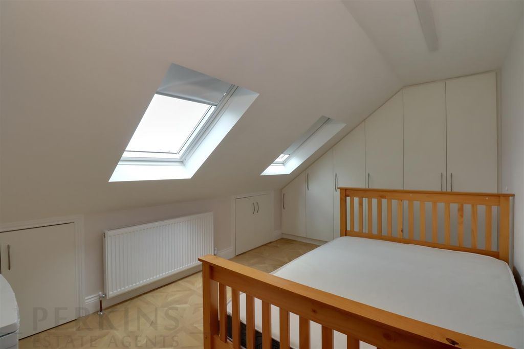 Property photo 1 of 5 Bedroom.Jpg
