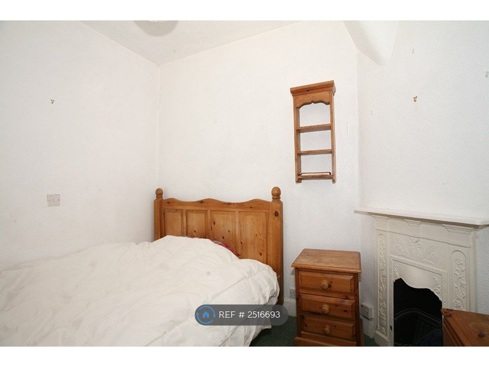 Property photo 3 of 6 Bedroom