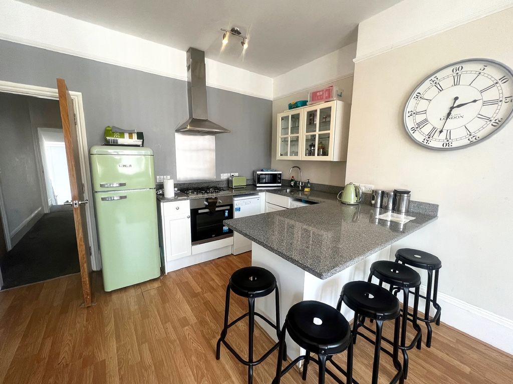 Property photo 3 of 6 4