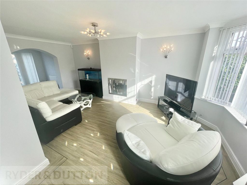 Property photo 3 of 25 Lounge