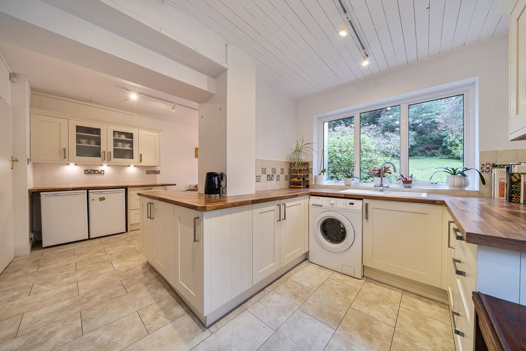 Property photo 2 of 19 1436389-14-69cc07...