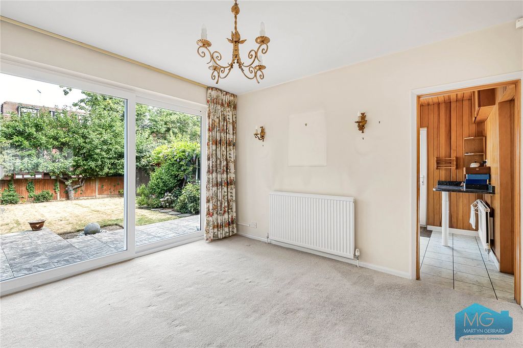 Property photo 2 of 15 Picture No. 11