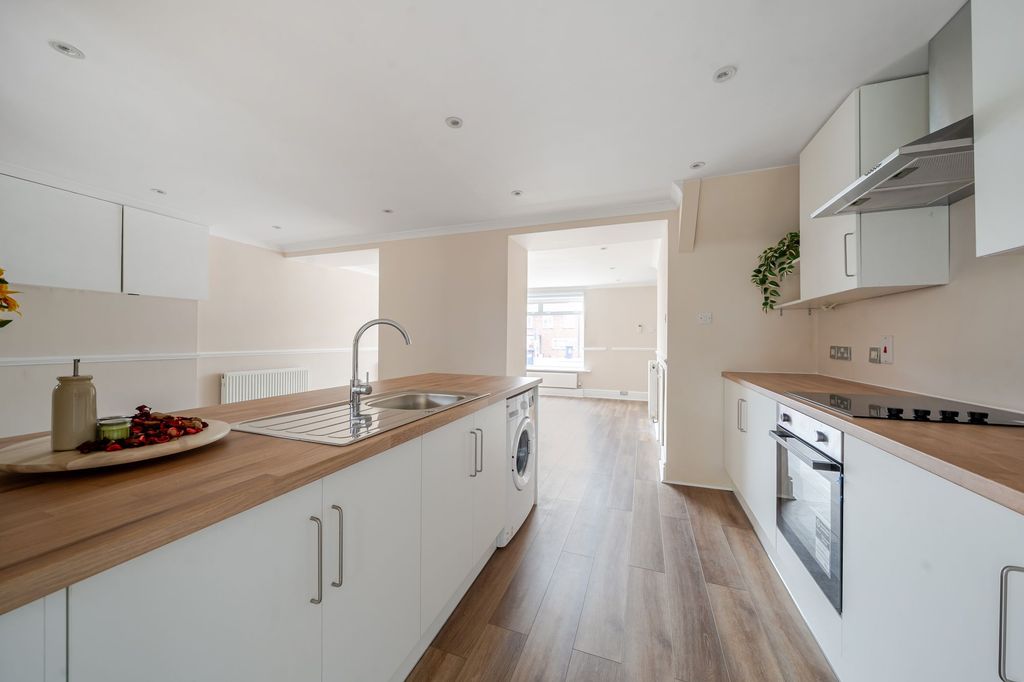 Property photo 2 of 16 Kitchen