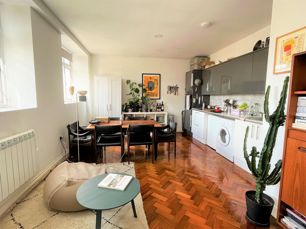 Property photo 1 of 4