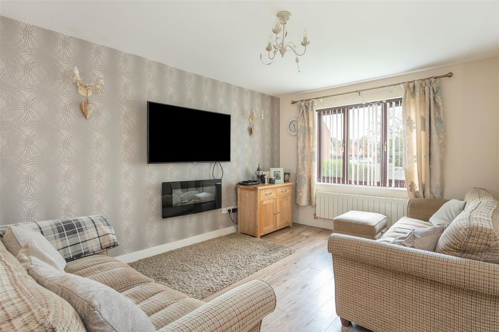 Property photo 2 of 18 6 Woburn Close, Banbury-4.Jpg