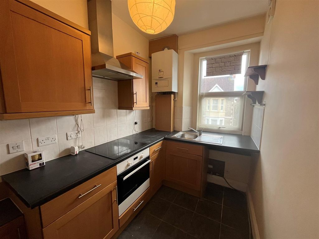 Property photo 3 of 9 Kitchen