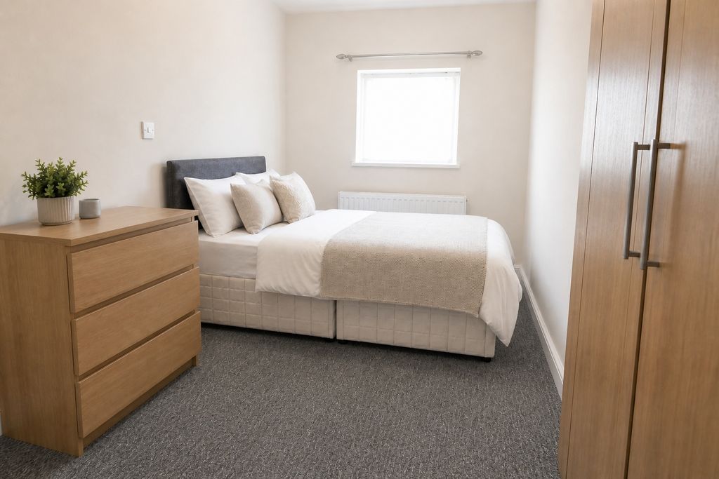 Property photo 3 of 5 Bright Double Bedroom With Modern Oak Furniture...