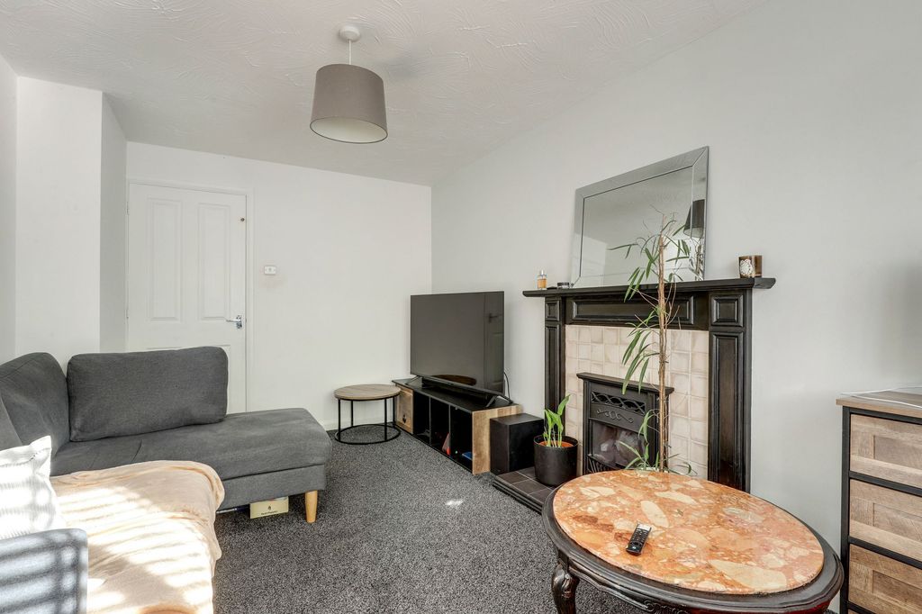 Property photo 3 of 11