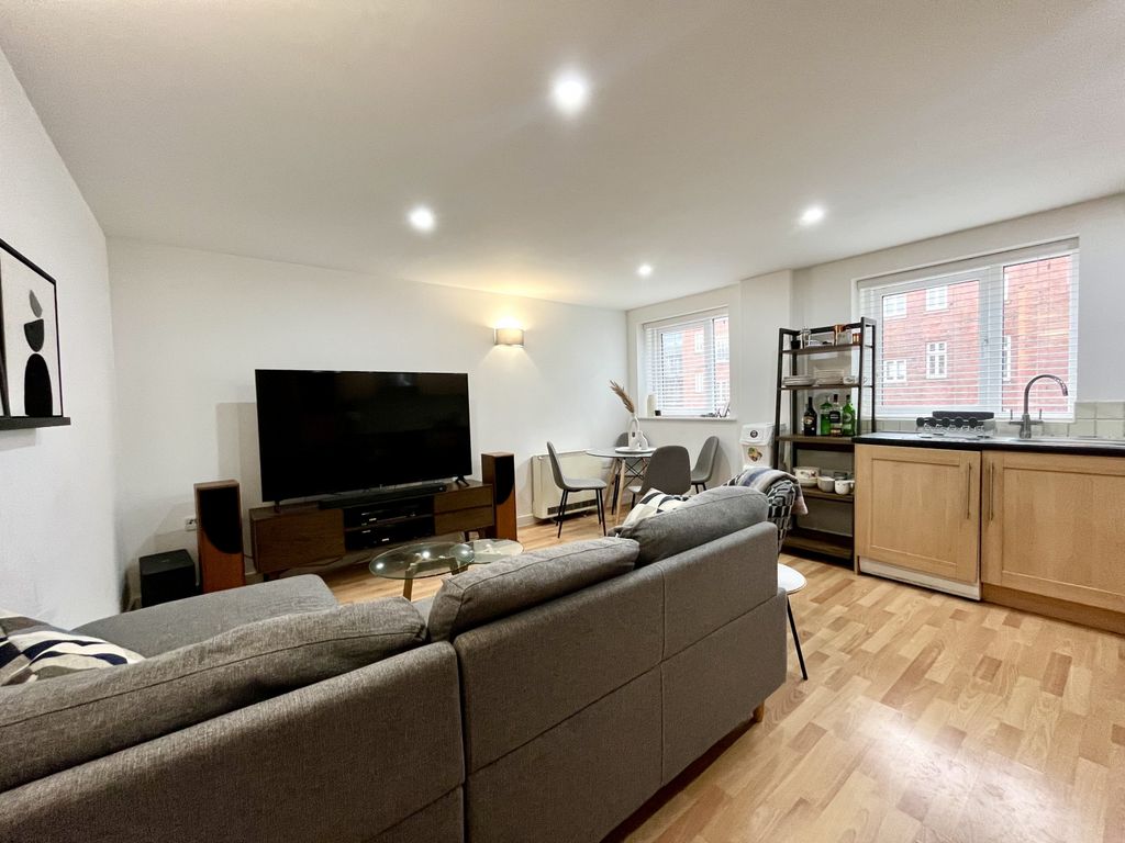 Property photo 3 of 10 Lounge