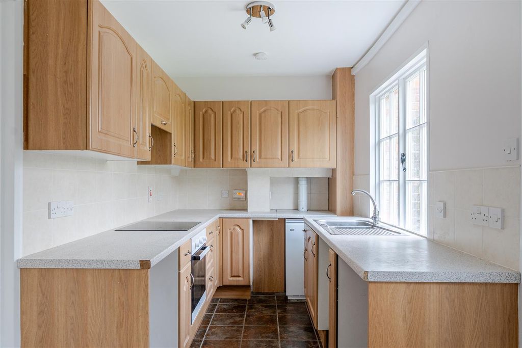 Property photo 3 of 21 1396991-12-695F93F5061d9.Jpg