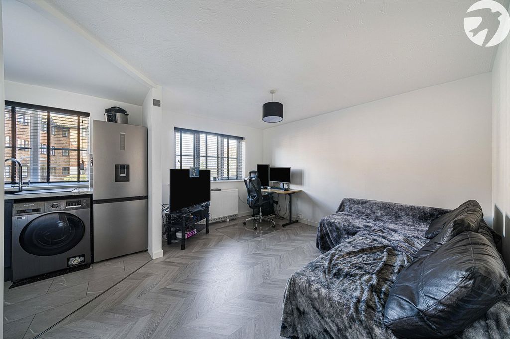 Property photo 2 of 23 Living Room