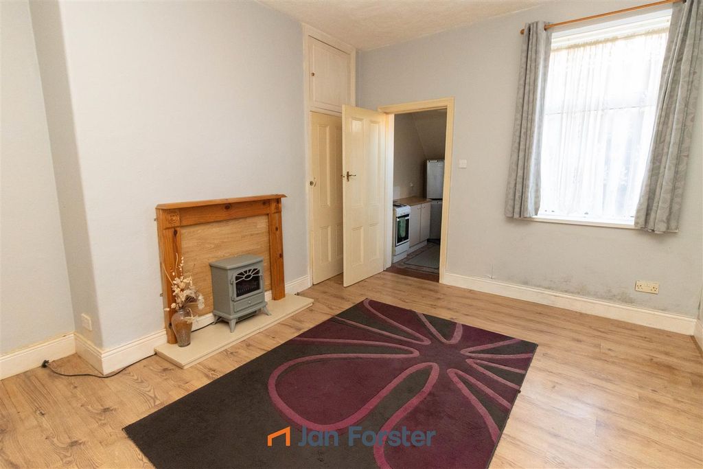 Property photo 2 of 5 Lounge