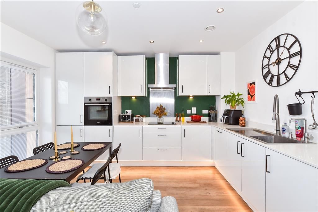 Property photo 1 of 8 Lounge/Kitchen