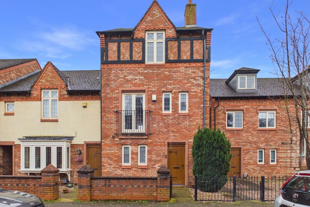 Property photo 1 of 22 Front Exterior