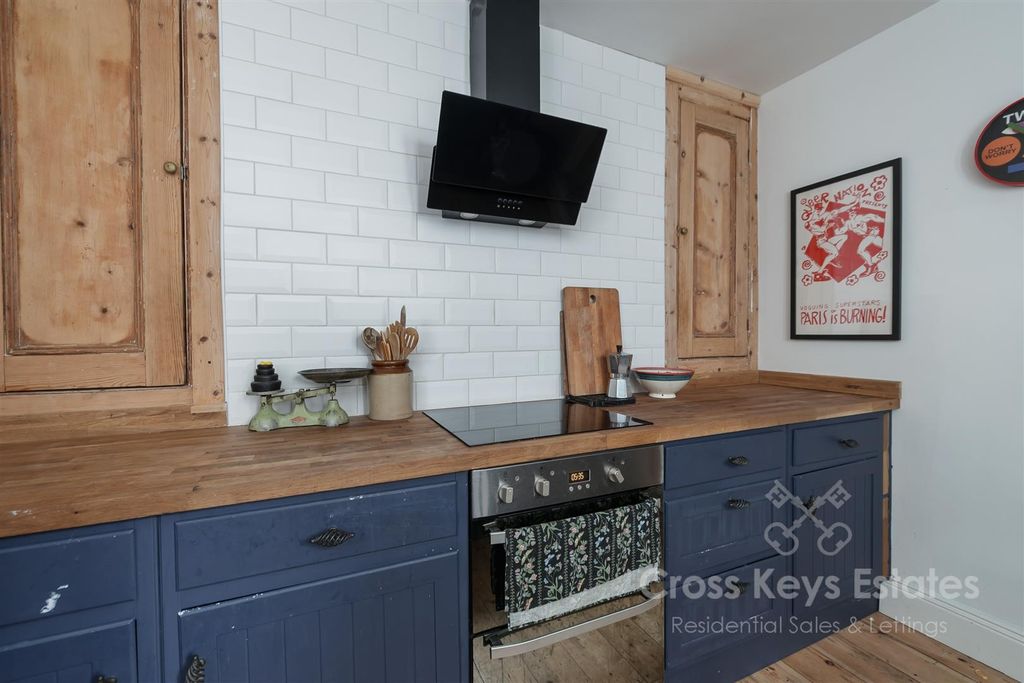 Property photo 3 of 28 Kitchen