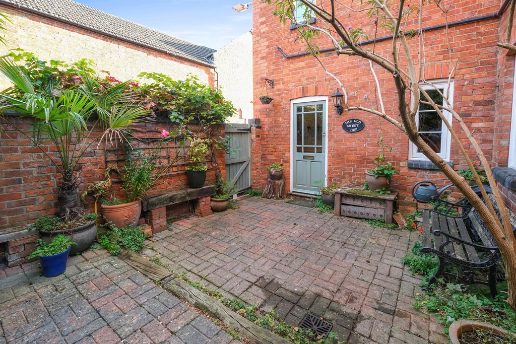 Property photo 2 of 20