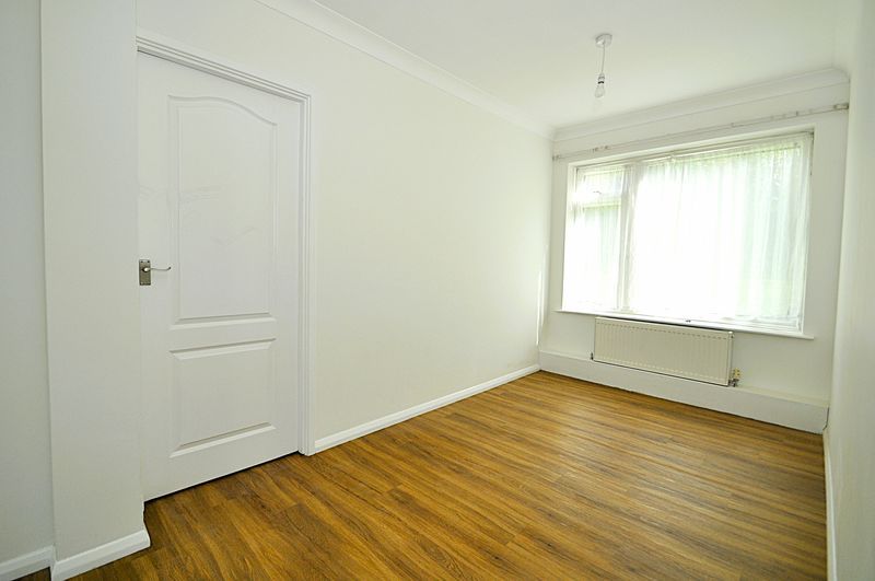 Property photo 3 of 10 Photo 4