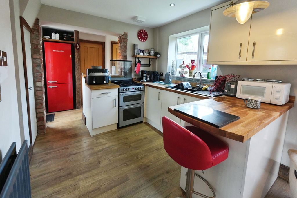 Property photo 2 of 17 Kitchen/Dining Room