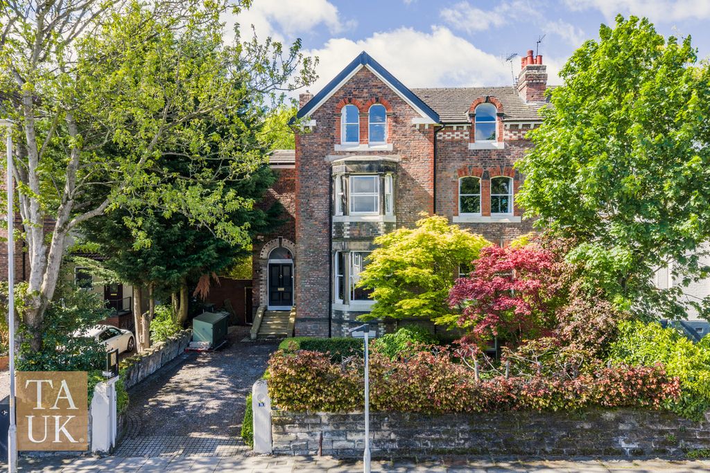 Property photo 1 of 32