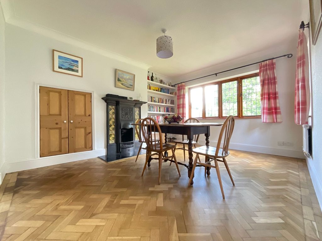 Property photo 3 of 28