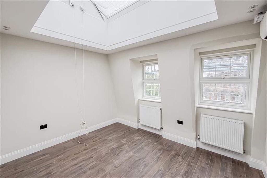 Property photo 1 of 9 (Main)