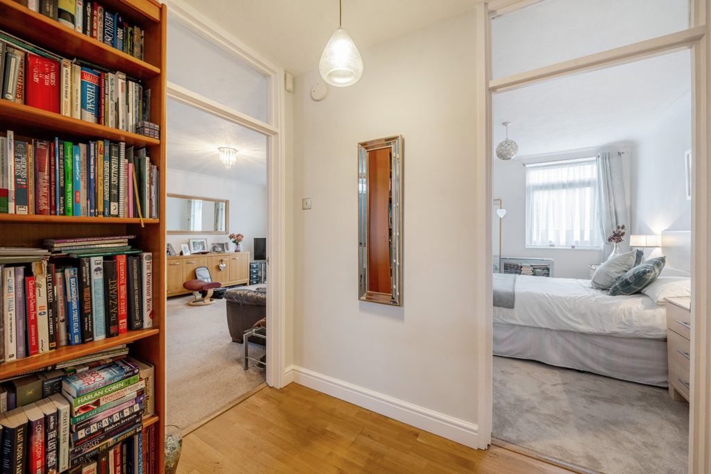 Property photo 2 of 21 Hallway