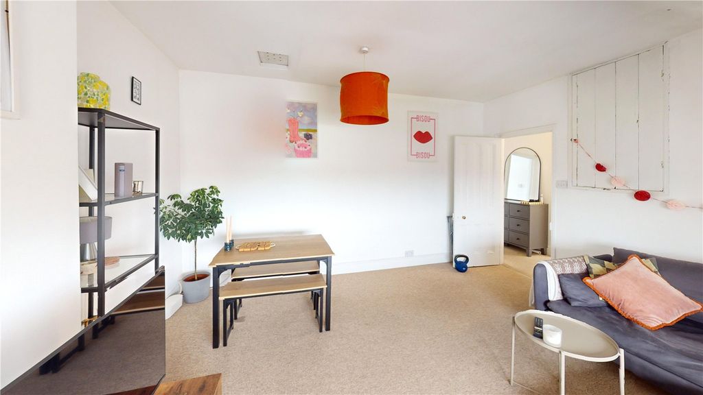 Property photo 3 of 8 Picture No. 04