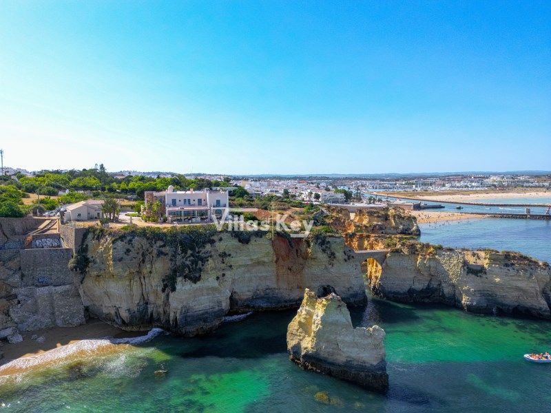 Property photo 3 of 59