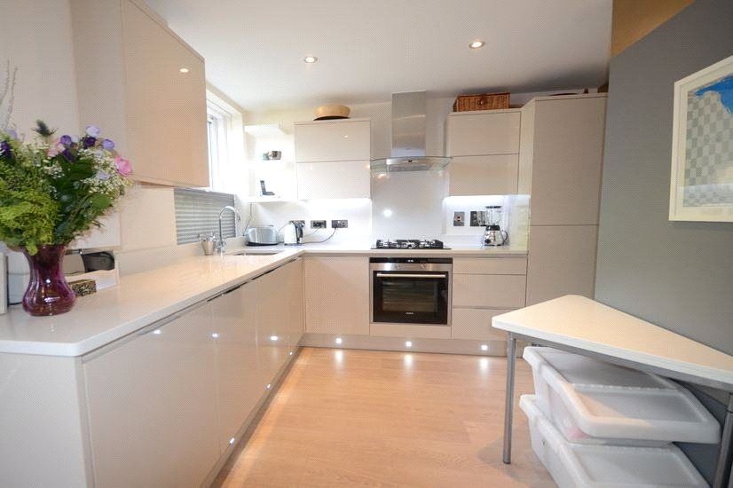 Property photo 2 of 7 Kitchen