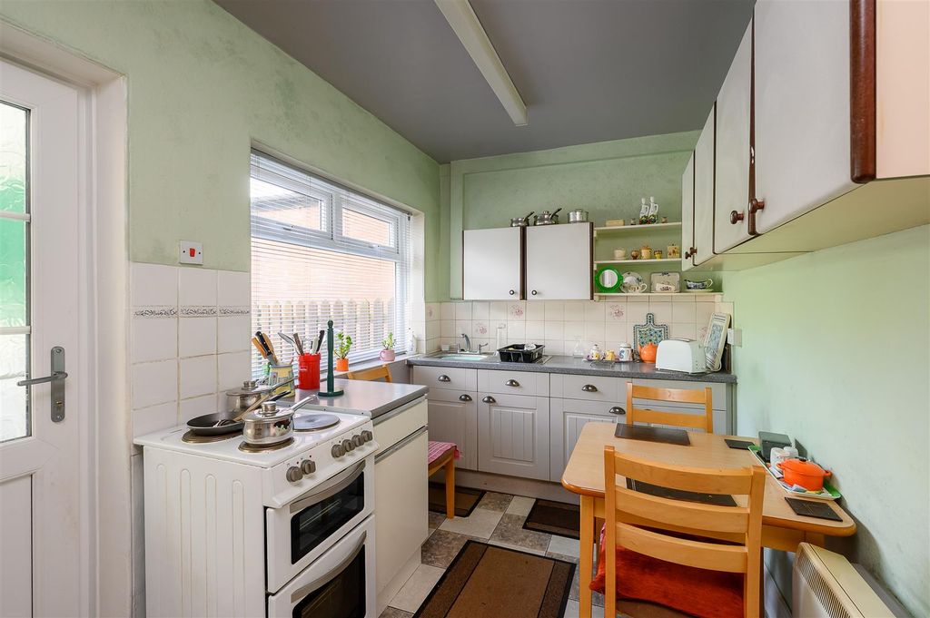 Property photo 3 of 12 Kitchen