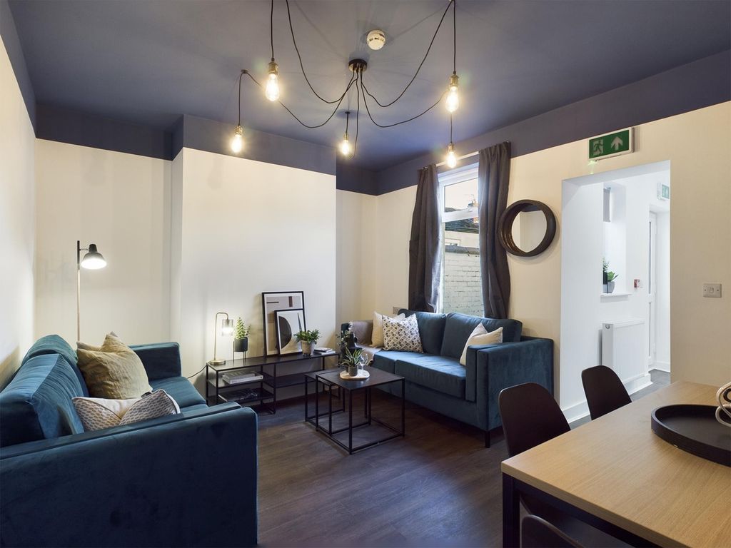 Property photo 2 of 15 A Spacious And Stylish Modern Living Room, Perfect...