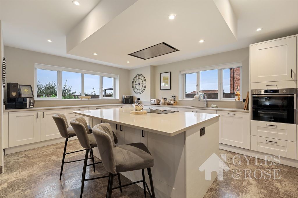 Property photo 3 of 26 Kitchen