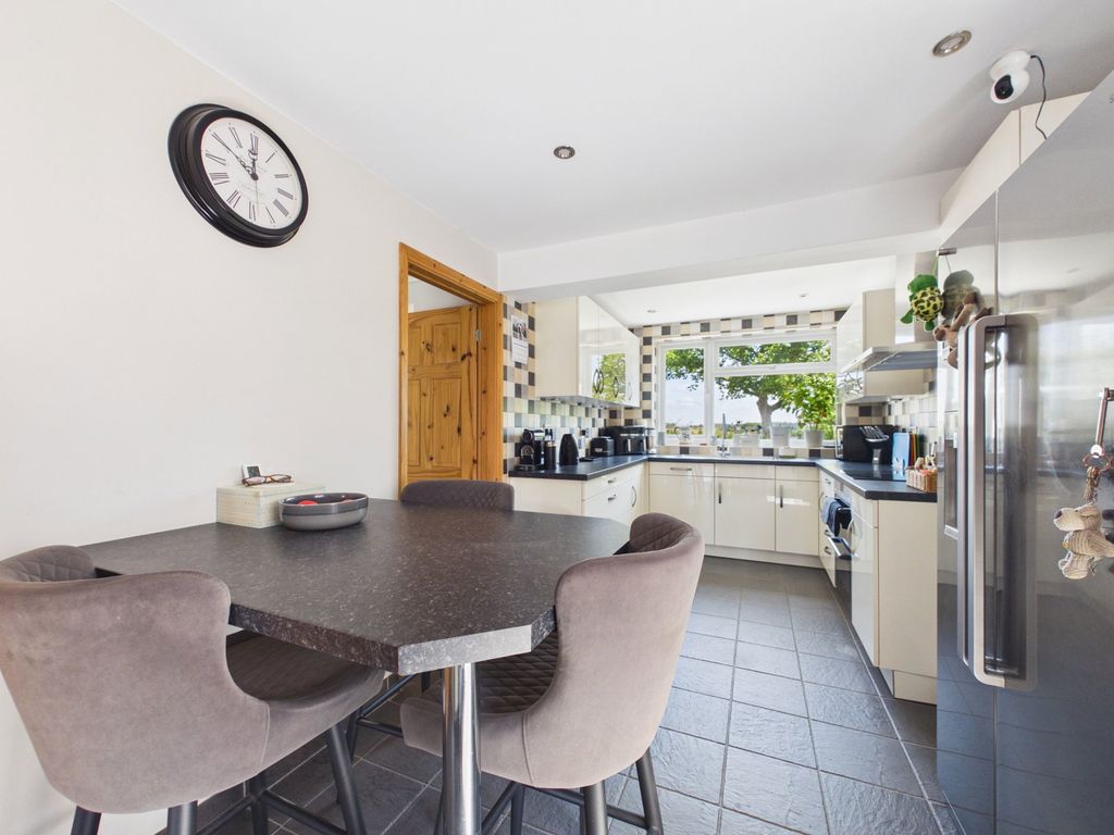 Property photo 2 of 34