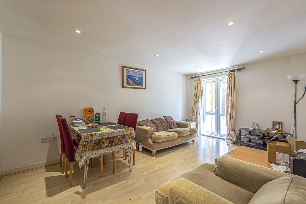 Property photo 1 of 6 Living Room