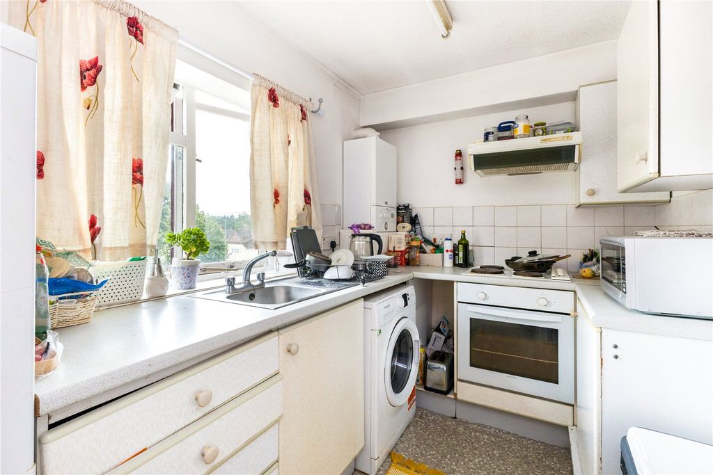 Property photo 2 of 7 Kitchen