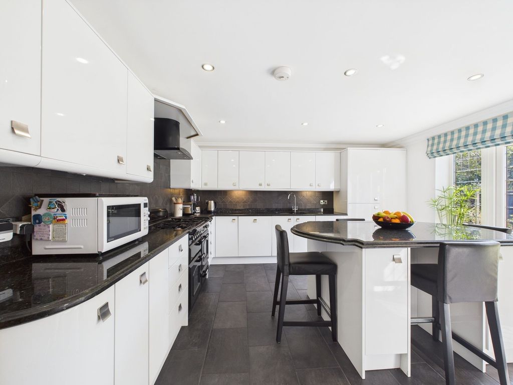 Property photo 3 of 23