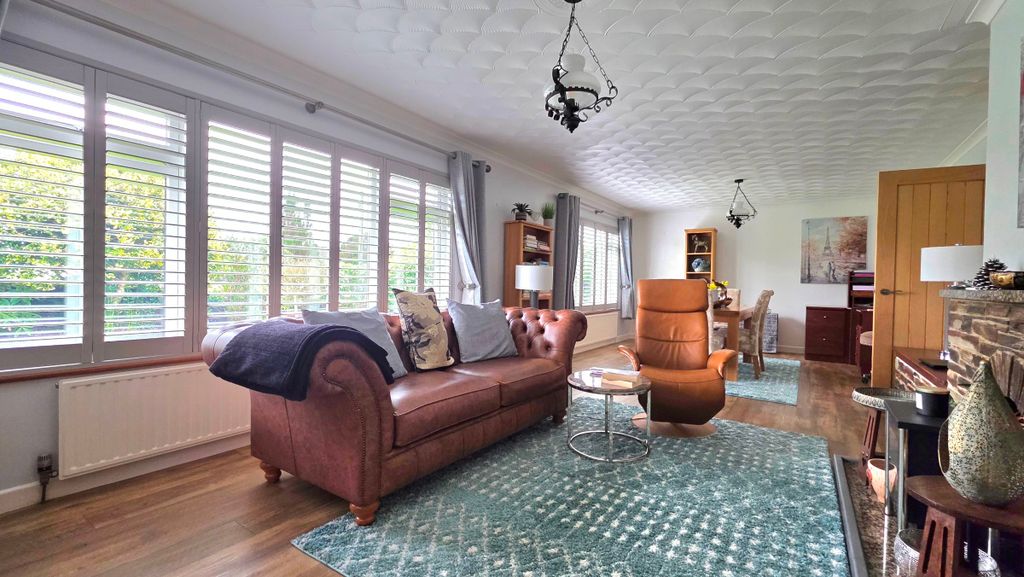 Property photo 3 of 27