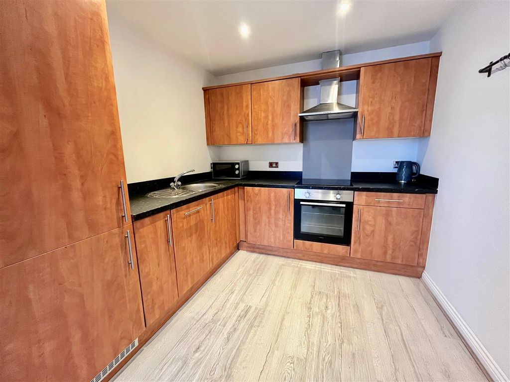 Property photo 3 of 12 Kitchen