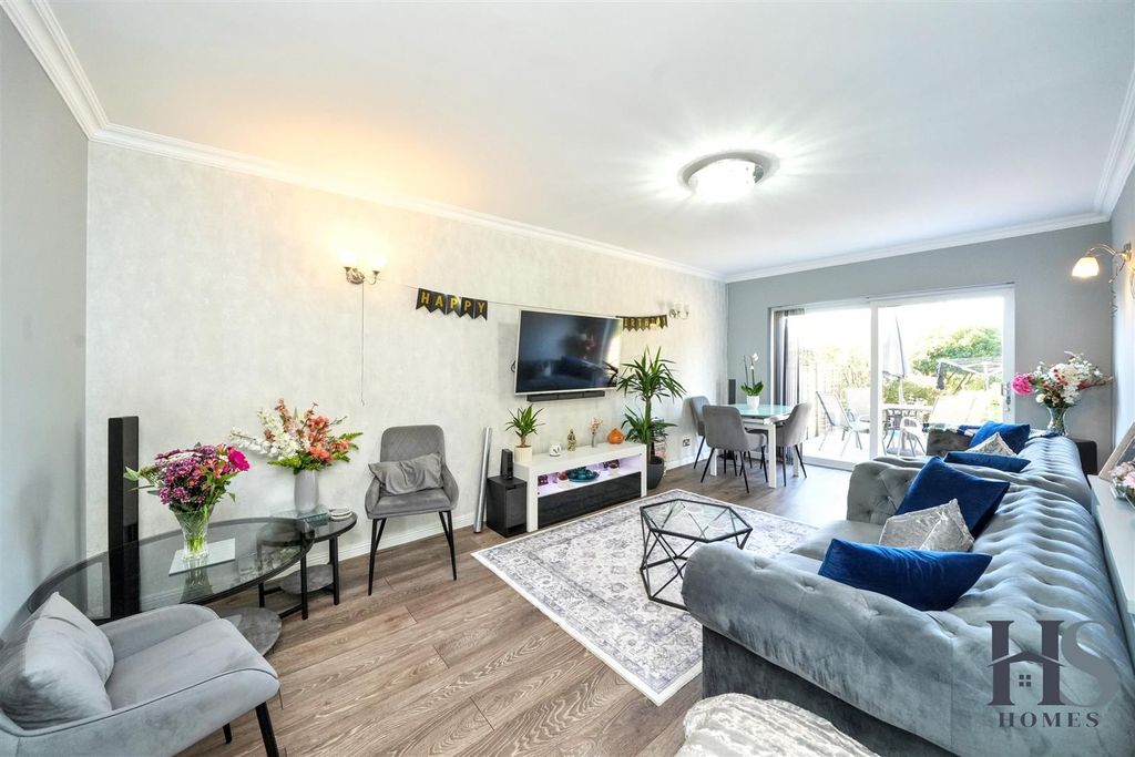 Property photo 2 of 19 Lounge.Jpg