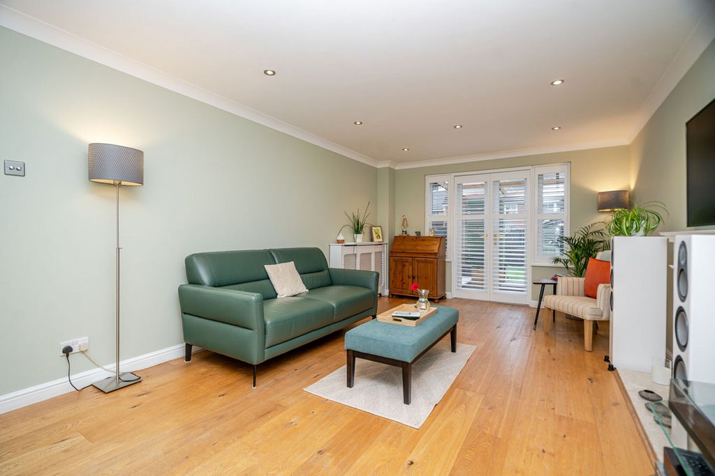 Property photo 3 of 25