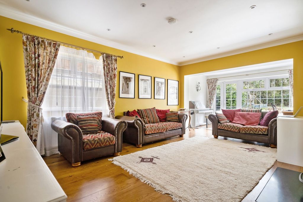 Property photo 2 of 18