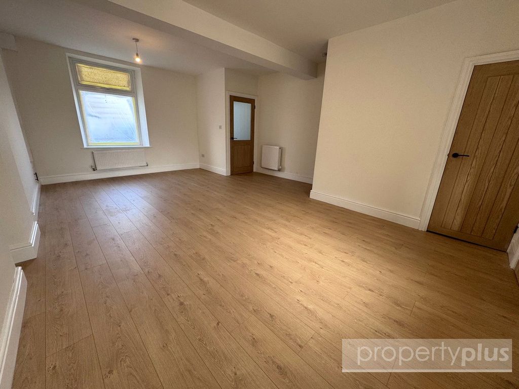 Property photo 3 of 13 Picture No. 10