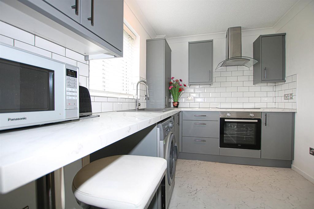 Property photo 2 of 9 Img_2168Kit.Jpg